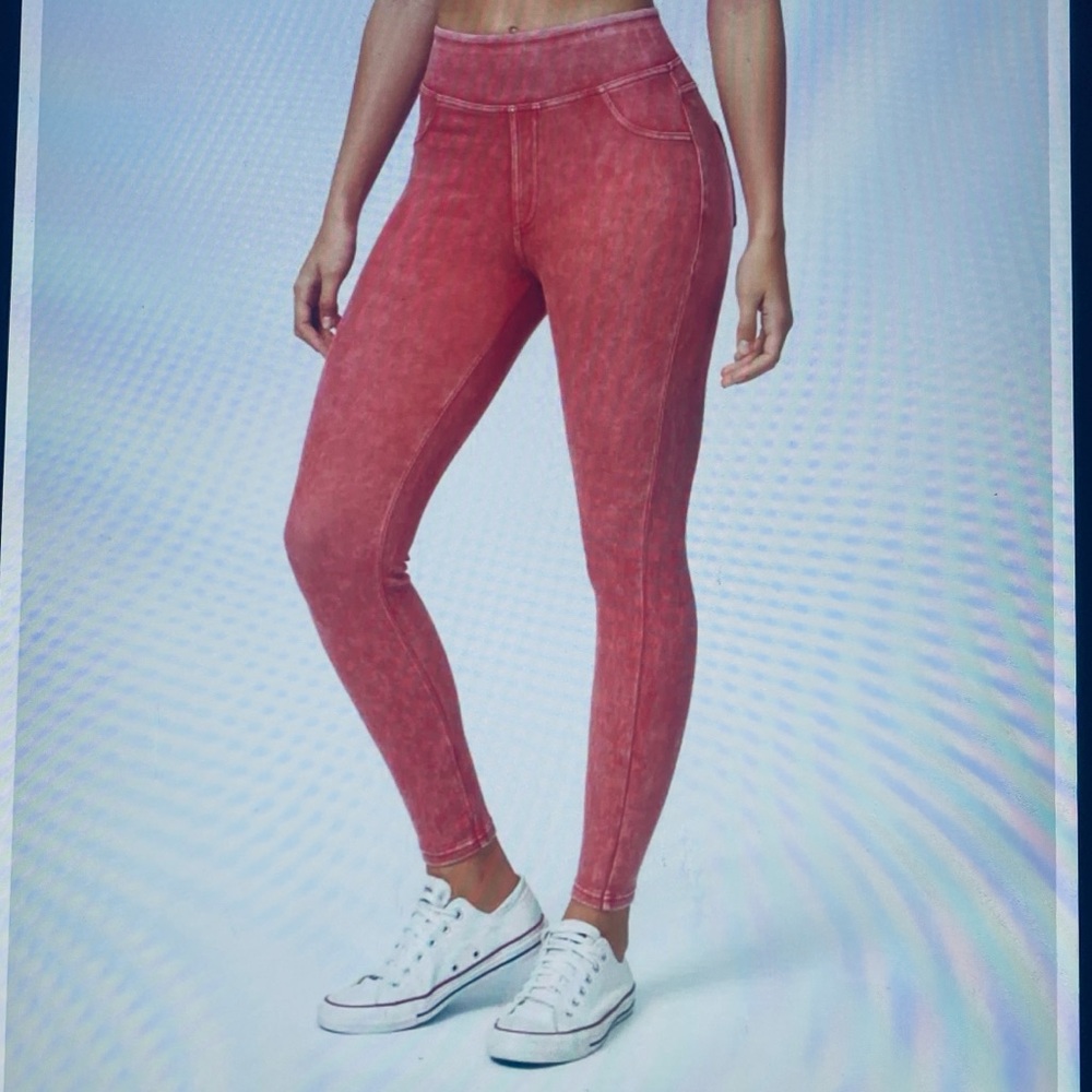 LARGE.   HALARA FLEX HIGH WAISTED COLOR DISTRESSED DENIM KNIT LEGGINGS